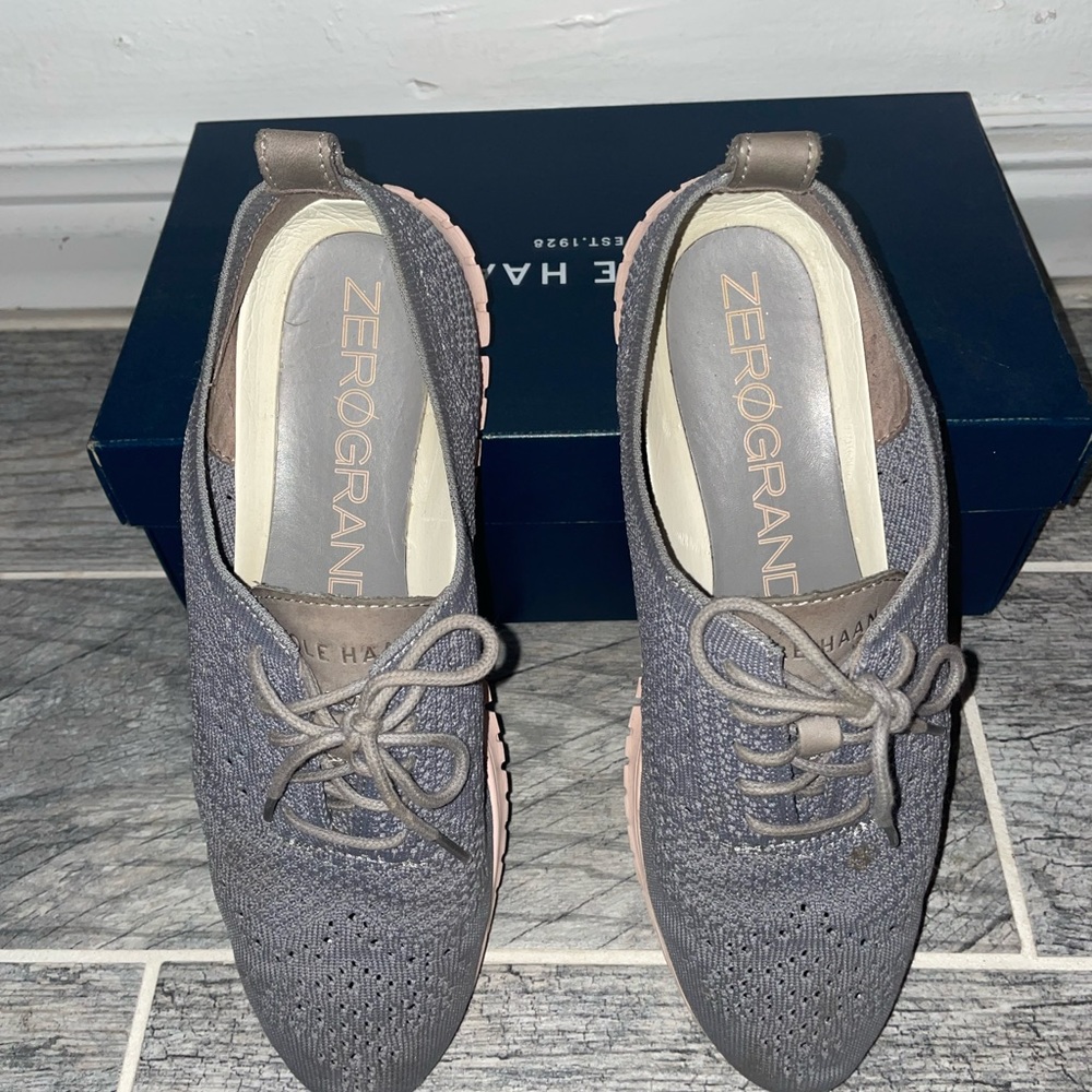 Woman Cole Haan, size 9 knit sneakers.